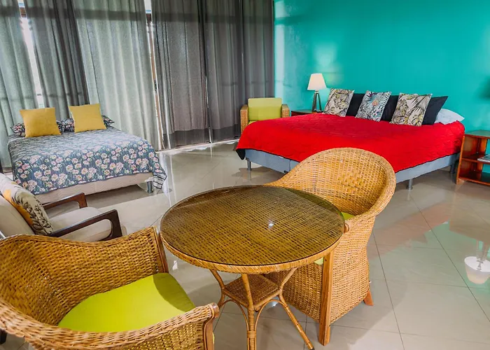 Tinajas Arenal Lakefront Hotel