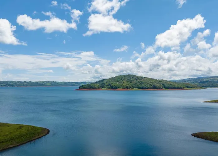 Tinajas Arenal Lakefront 3*