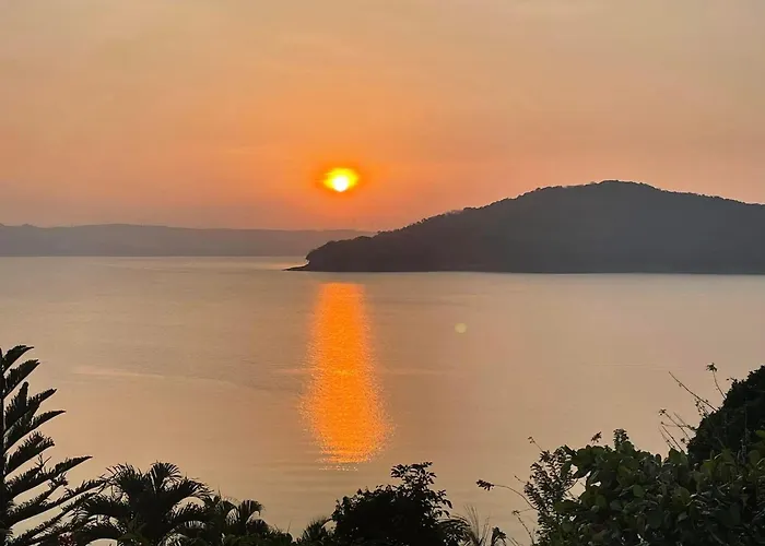 Tinajas Arenal Lakefront Hotel 3*