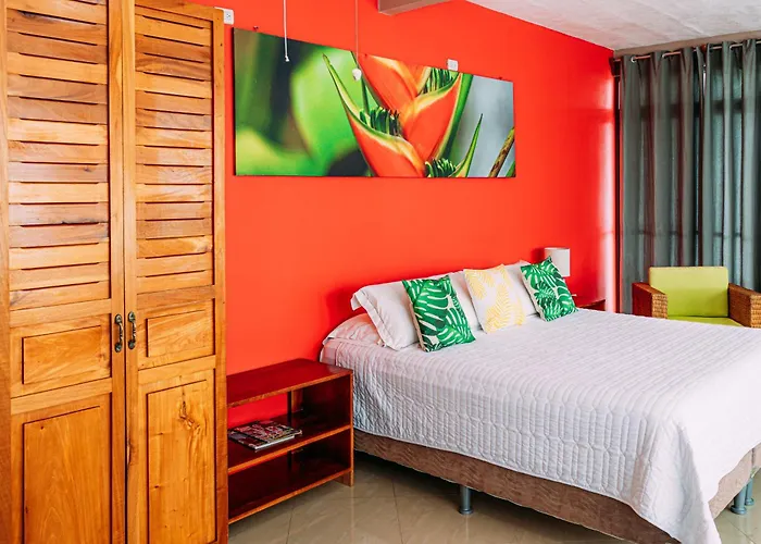 Hotel Tinajas Arenal Lakefront 3*