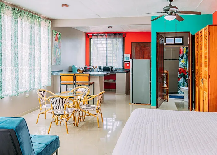 Hotel Tinajas Arenal Lakefront 3*