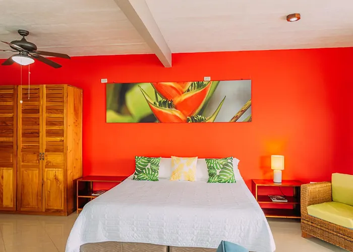 Tinajas Arenal Lakefront Hotel 3*