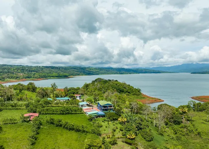 Tinajas Arenal Lakefront Nuevo Arenal