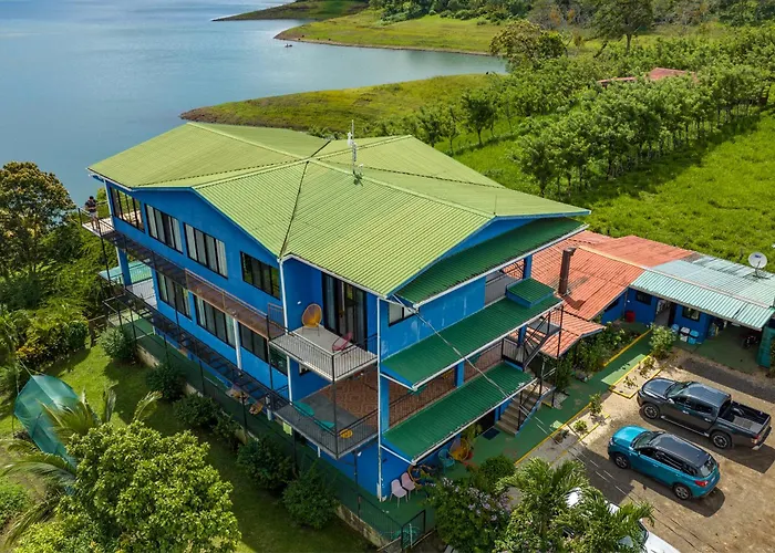 Tinajas Arenal Lakefront Hotel