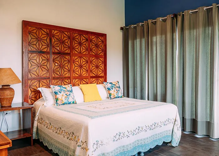 Hotel Tinajas Arenal Lakefront