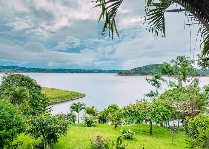 Tinajas Arenal Lakefront Hotel Nuevo Arenal